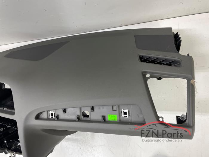 Audi Q5 8R Dashboard los grijs