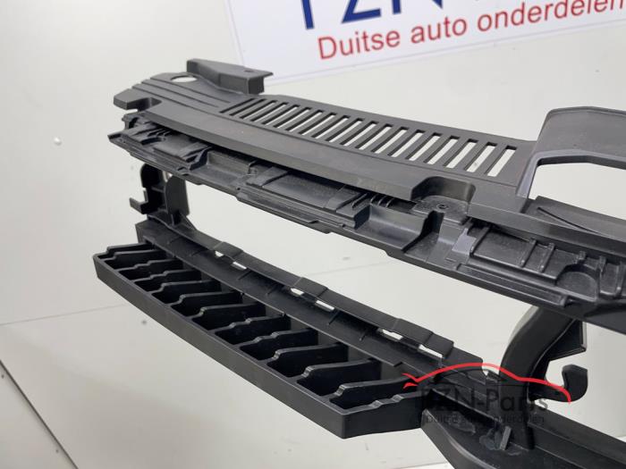 VW Polo 2G grill houder /Bumpergeleider voorzijde