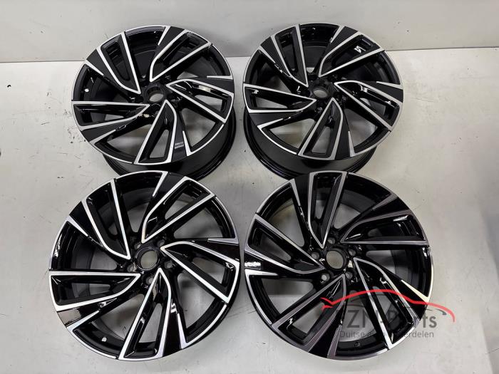 VW Passat B8 Lichtmetalen Velgen set 4x Adelaide 19 inch