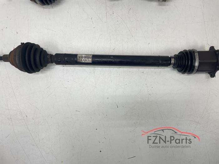 VW Passat B8 Aandrijfas Rechts-voor