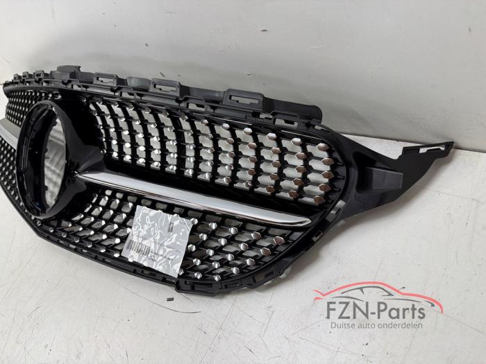 Mercedes-Benz C-Klasse W205 FL AMG Diamond Grille