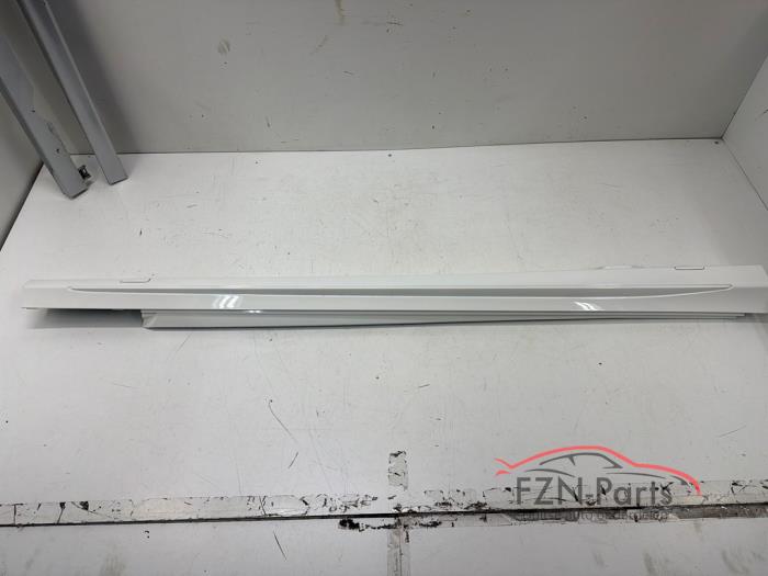 Mercedes-Benz W205 C-klasse C63 Sedan sideskirt rechts Wit
