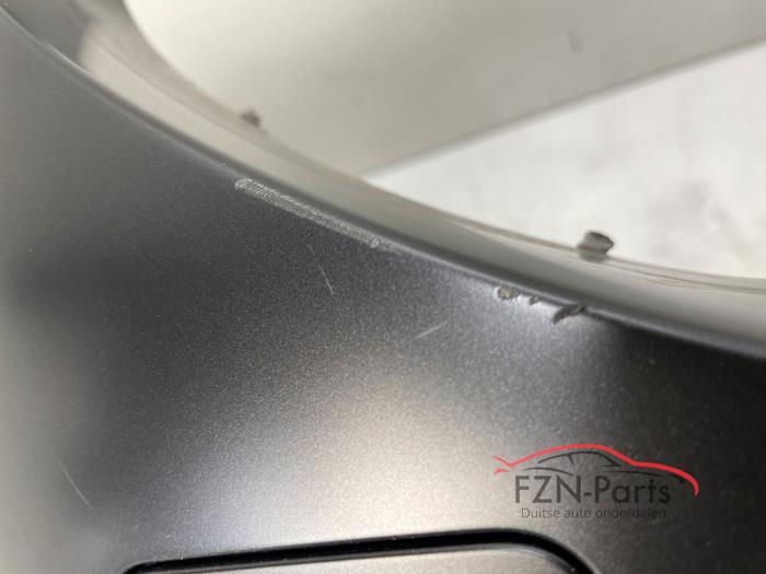 BMW M5 G90 Voorbumper 6PDC grijs