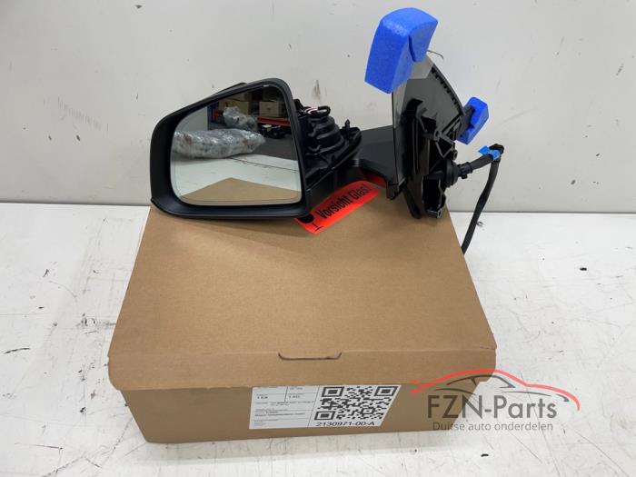 Tesla Model Y zij buiten spiegel links