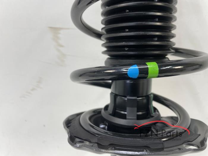 VW Golf 8 Wielophanging Veerpoot fusee rechts-voor