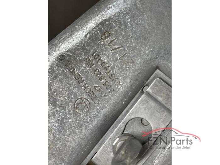 Skoda Kodiaq 565 Vanghaak set links rechts motorkap