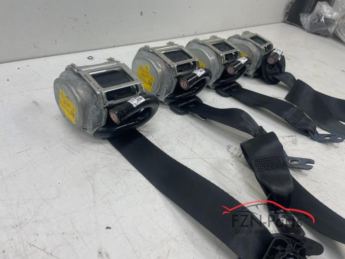 Seat leon 5FA Gordel set voor + achter