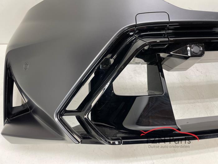 BMW M5 G90 Voorbumper 6PDC grijs