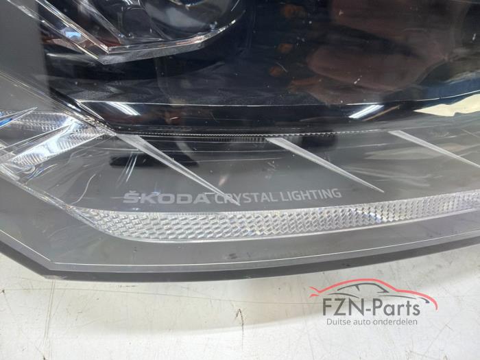 Skoda Fabia IV 6VB Koplamp Rechts compleet