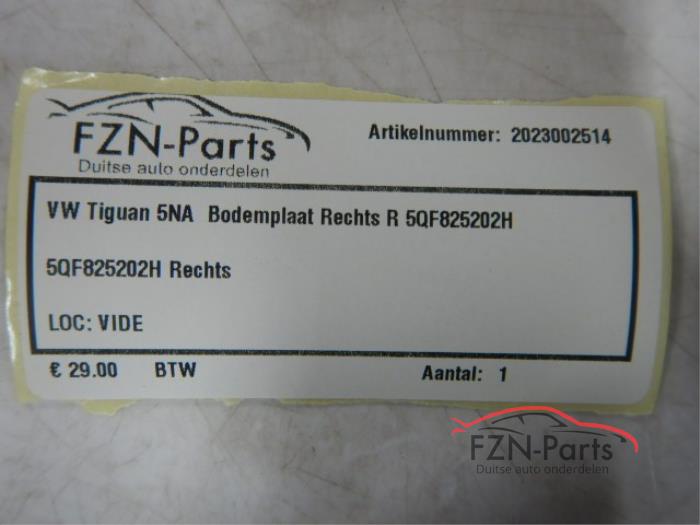 VW Tiguan 5NA Bodemplaat Rechts R