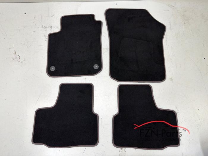 VW Up! Vloer mat matten set compleet Grijs/rood stiksel