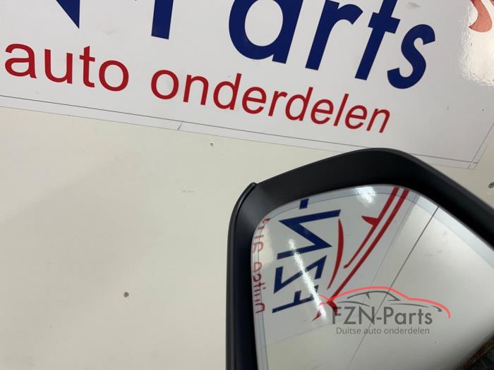 Tesla Model Y zij buiten spiegel links