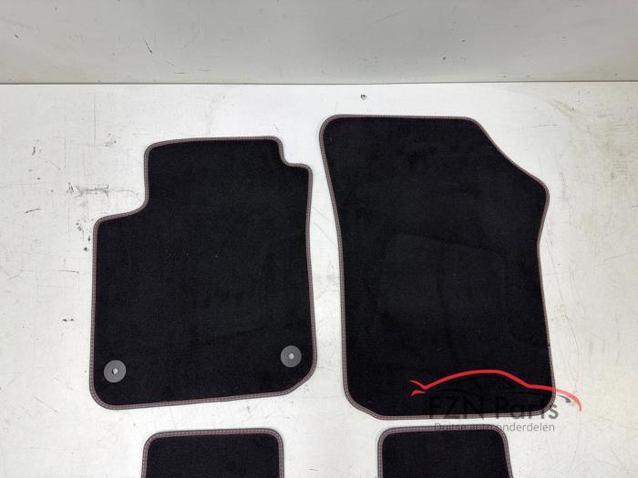 VW Up! Vloer mat matten set compleet Grijs/rood stiksel