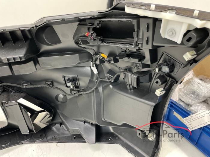 BMW M5 G90 Voorbumper 6PDC grijs