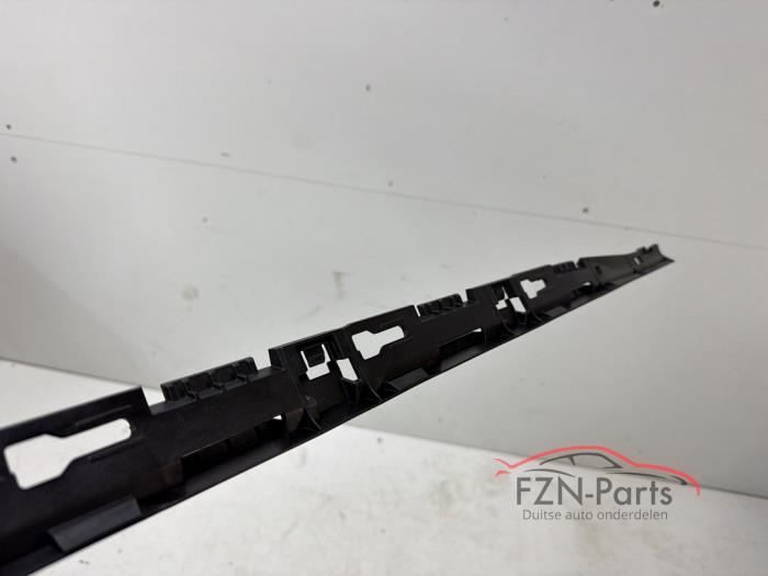 VW Golf 8 5h Sideskirt houder Links