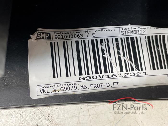 BMW M5 G90 Voorbumper 6PDC grijs