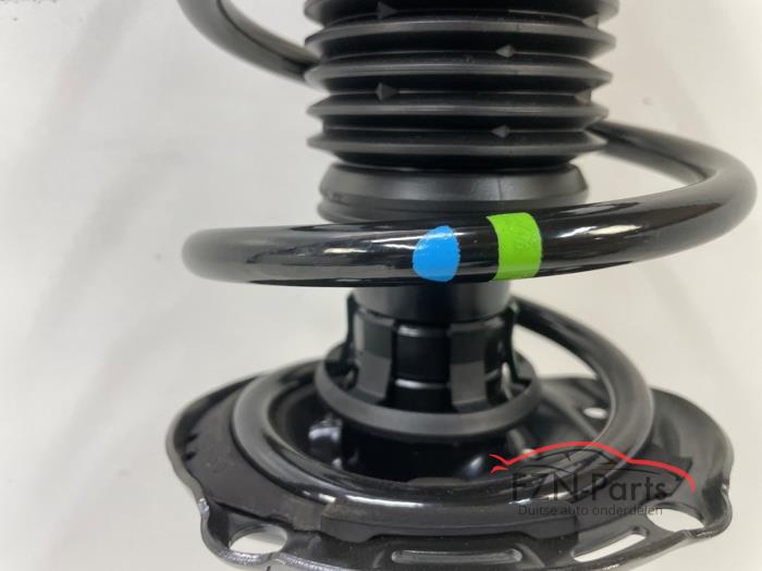 VW Golf 8 Wielophanging Veerpoot fusee Links-voor