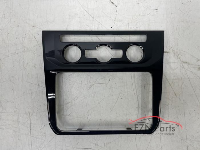 VW Caddy 2k5 Sierlijst navi en climate control inleg dashboard