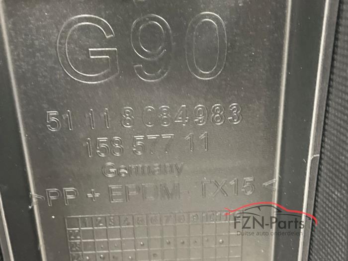 BMW M5 G90 Voorbumper 6PDC grijs