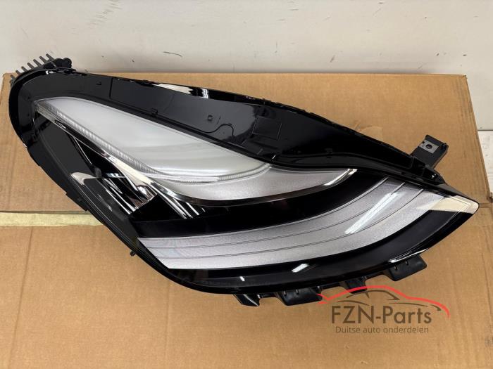 Tesla Model 3 Koplamp Rechts Volled