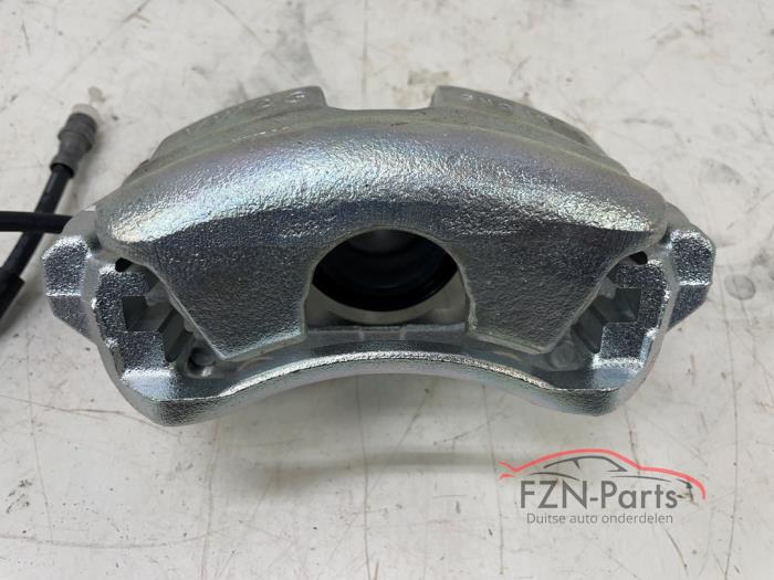 VW Golf 8 Remklauw rechts voor