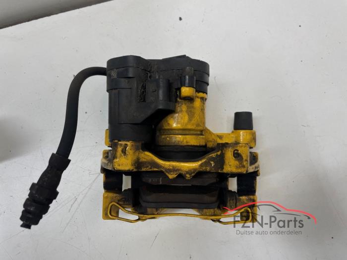 VW Golf 7 Remklauw Links-achter Geel