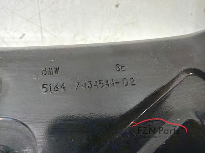 BMW X1 F48 Front paneel steun met sloten