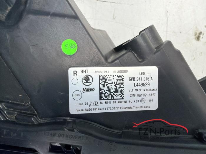 Skoda Fabia IV 6VB Koplamp Rechts compleet