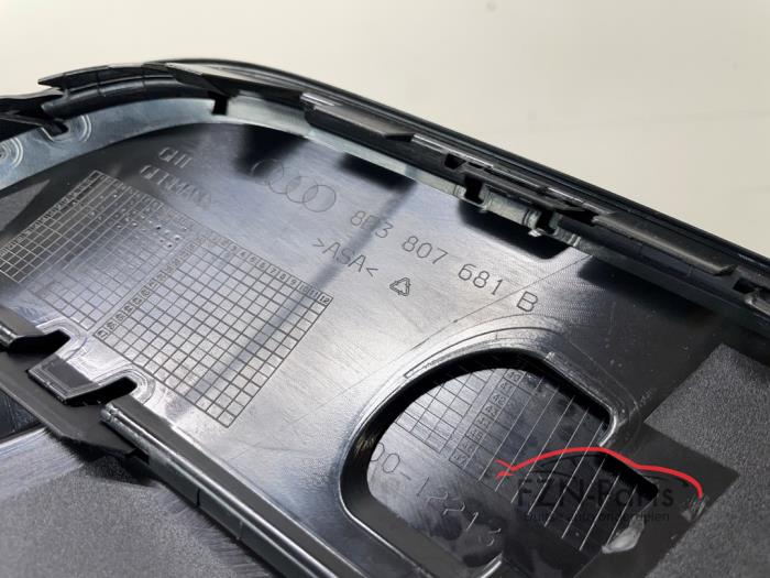 Audi A5 8B inleg voorbumper links voorzijde