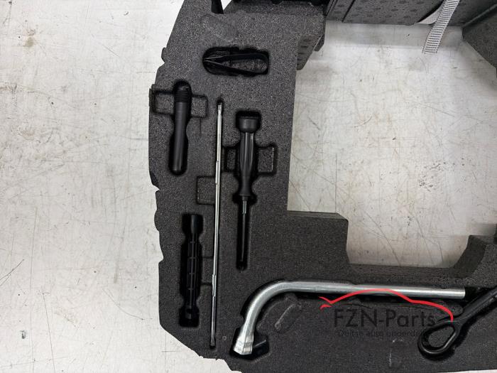 Audi A1 82A Thuiskomer set met krik