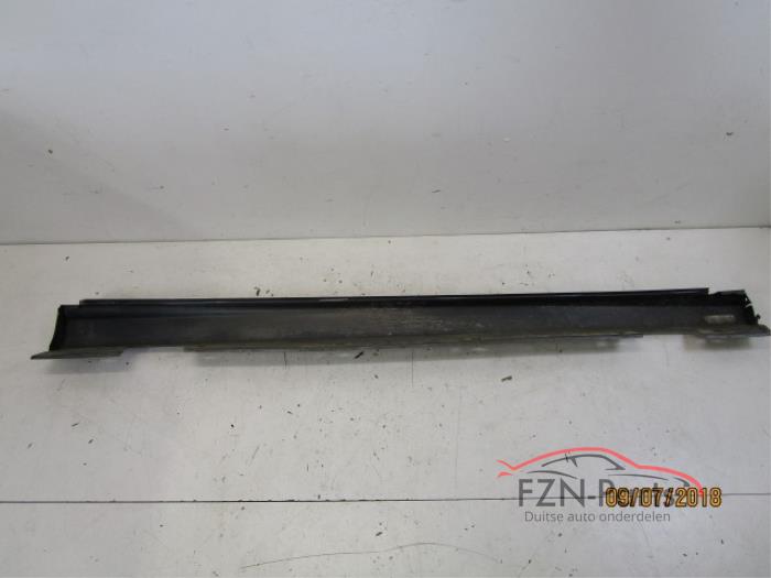 Mercedes-Benz W176 A-Klasse side skirt links grijs