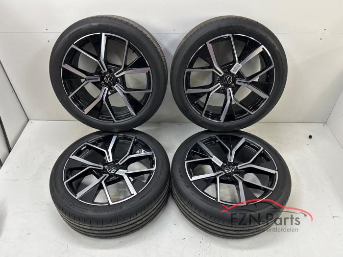 Sportvelgenset + banden Volkswagen Tiguan (24018544)