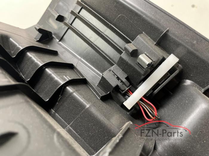 VW Golf 7 Variant instapbekleding achterklep met uitsparing voor trekhaak opener