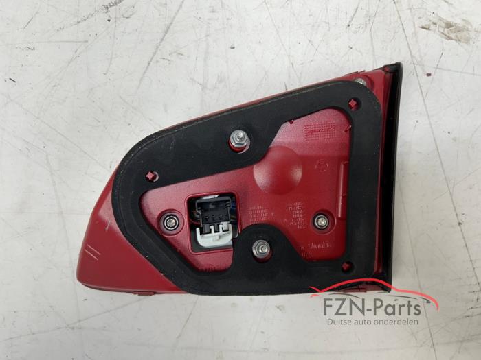 VW Passat B7 Achterlicht achterklep Links