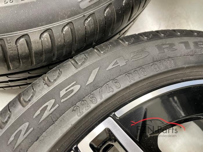 Mercedes-Benz W177 W118 AMG Velgen set + Banden