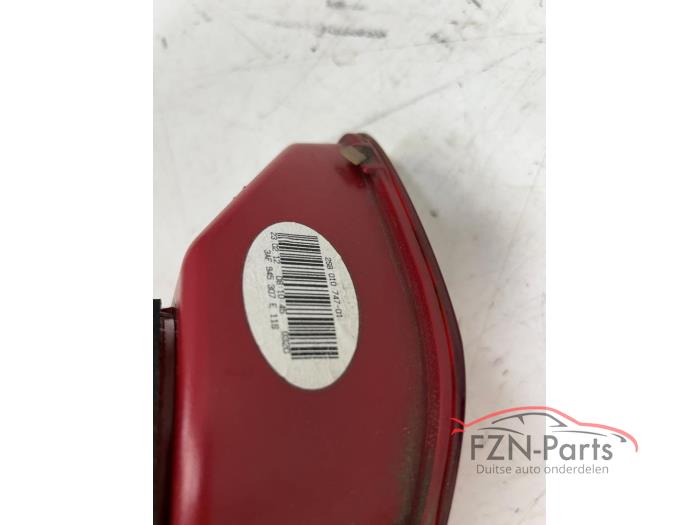 VW Passat B7 Achterlicht achterklep Links