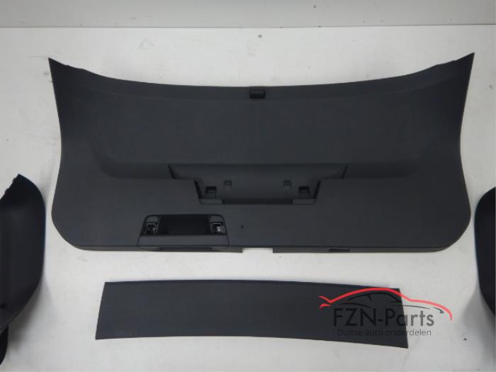 VW Tiguan 571 Achterklep bekleding satijnzwart