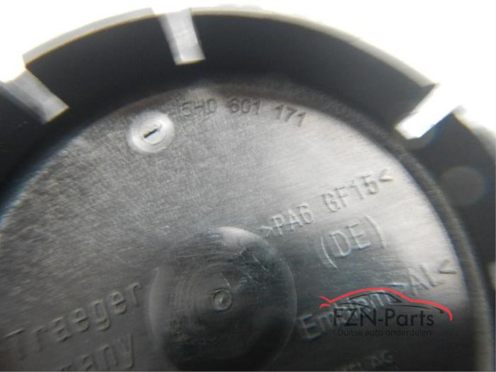 vw golf 8 naafkap gladde logo