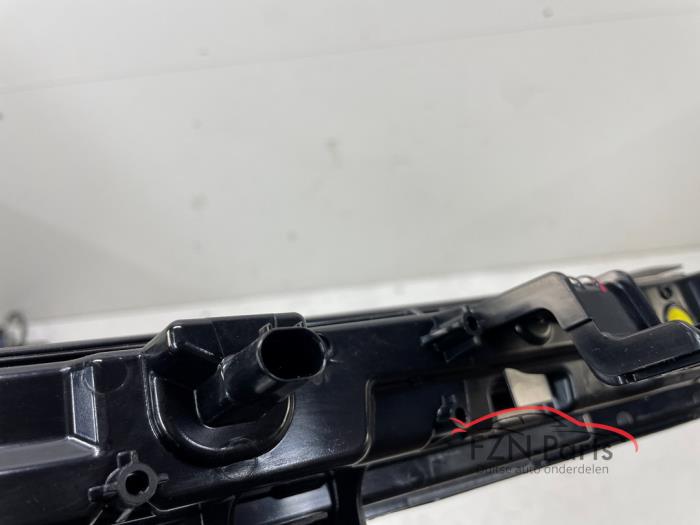 Tesla Model Y Junifer Lamp Koplamp Midden voorzijde