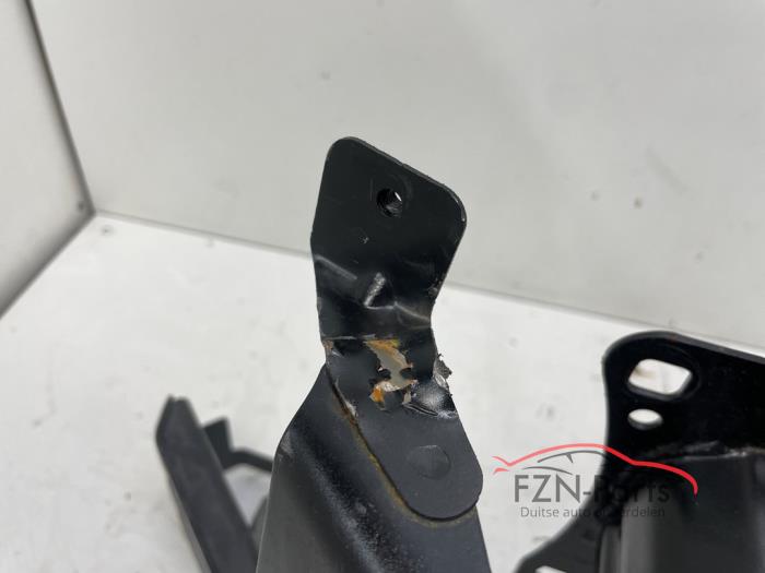 VW Tiguan 571 Bumperbalk Voorzijde