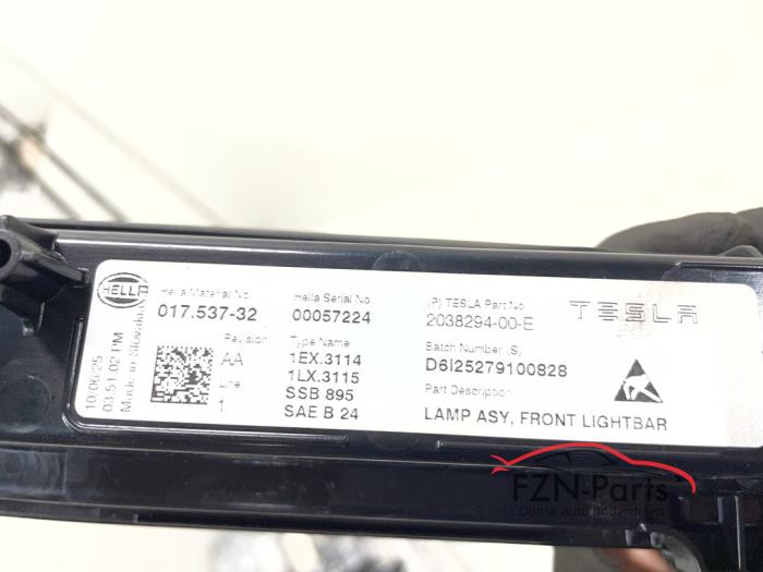 Tesla Model Y Junifer Lamp Koplamp Midden voorzijde