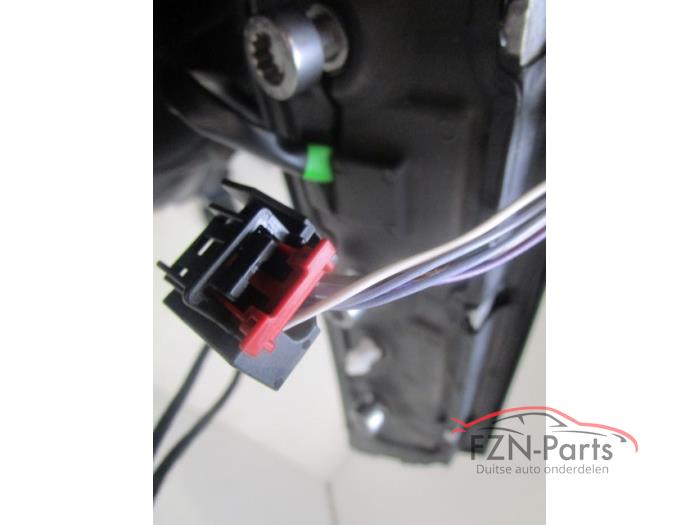 VW Caddy 2K5 Spiegel rechts R ( Zij buiten )