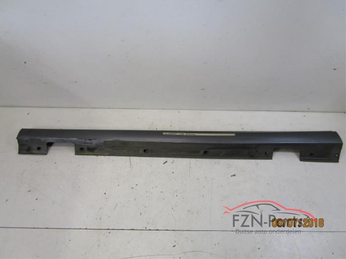 Mercedes-Benz W176 A-Klasse side skirt links grijs
