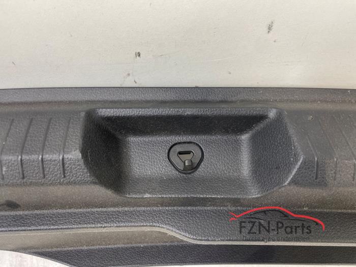 VW Golf 7 Variant instapbekleding achterklep met uitsparing voor trekhaak opener