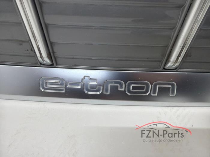 Audi E-Tron 4KE Grille Grijs