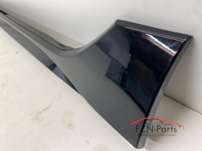 VW Golf 8 R 5H Sideskirt links Zwart