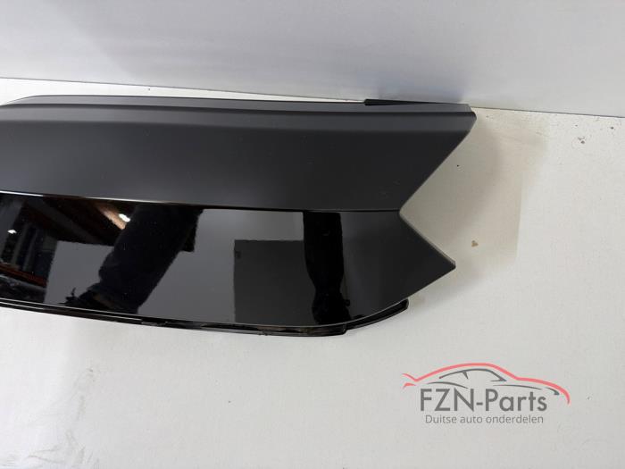 Skoda Octavia 5E Facelift grille onderlijst met camera uitsparing