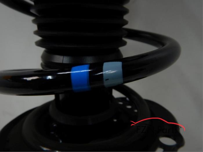 VW Golf 8 Veerpoot voorzijde links rechts DCC