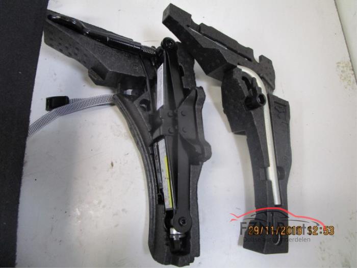 VW Golf 7 17 Inch thuiskomer + Inleg + Gereedschap Krik