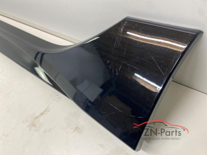 VW Golf 8 R 5H Sideskirt links met houder Zwart